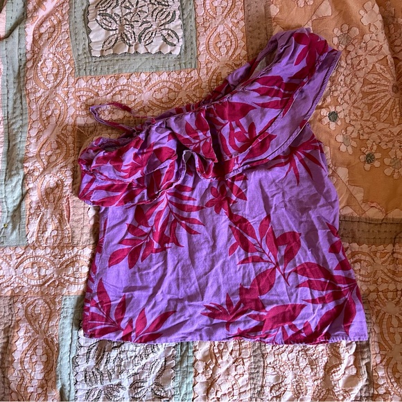 Old Navy Tops - One shoulder tropical floral top, old navy, size medium